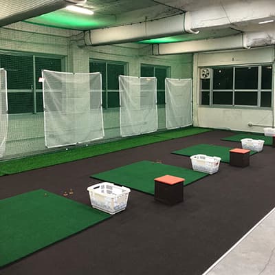 月額定額制でレッスンは通い放題のゴルフスクール。